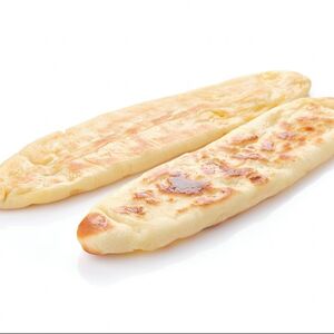 Деревенский пирожок с луком и яйцом из печи