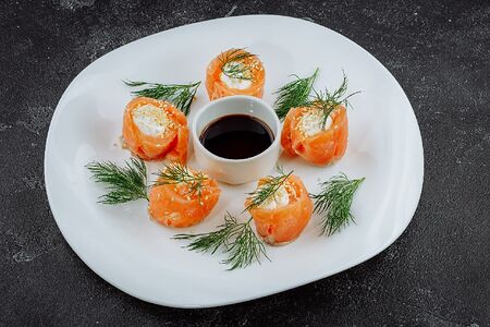 Рулетики из семги с белым сыром