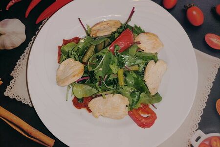 Теплый салат с курочкой