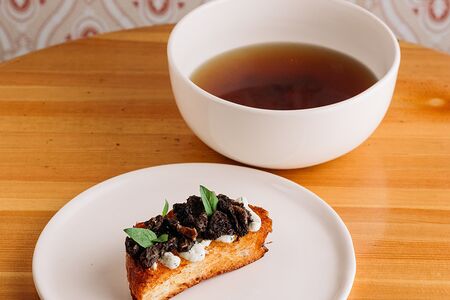 Грибной бульон, бриошь