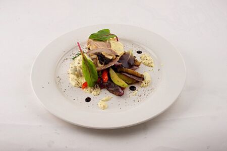 Рулет из свинины с овощами-гриль