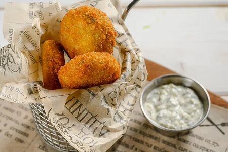 Наггетсы куриные и чесночный соус