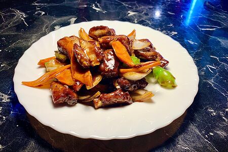 B4 Тушёные свиные ребрышки