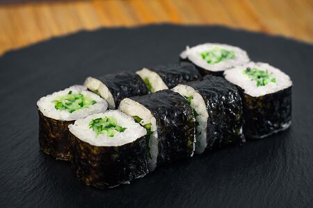 Ролл с огурчиком