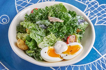 Салат с соусом из тунца