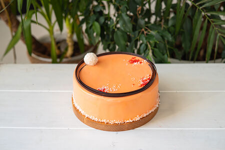 Торт Семифредо манго-клубника