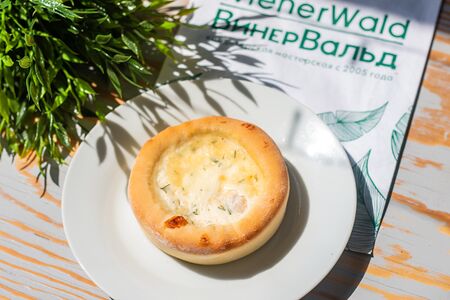 Мини-пицца с красной рыбой