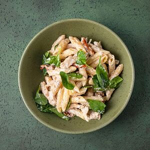 Паста с курицей и шпинатом