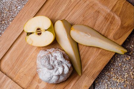 Слойка с грушей и яблоком