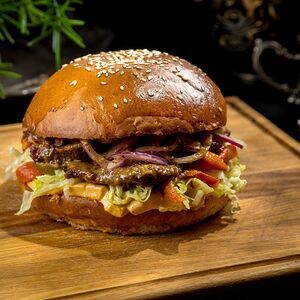 Бургер с говяжьей вырезкой