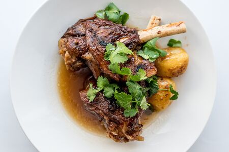 Томленая ножка ягненка