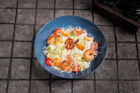 Салат Цезарь с креветками