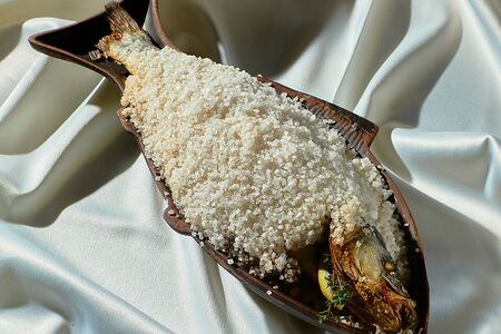 Сибас в соляном коконе