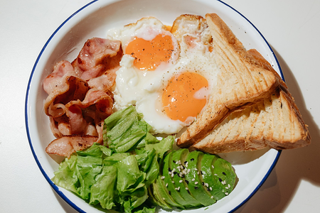 Завтрак с беконом