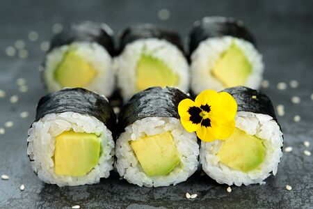 27. Малый ролл: авокадо