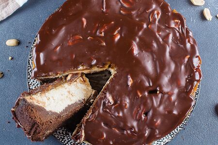 Чизкейк Сникерс