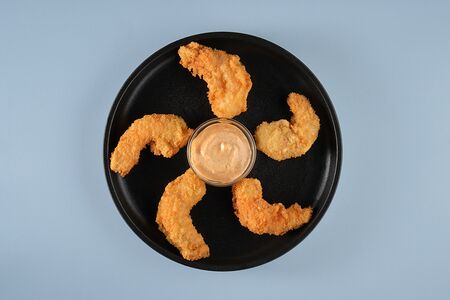 Тигровые креветки в панировке маленькие и соус на выбор