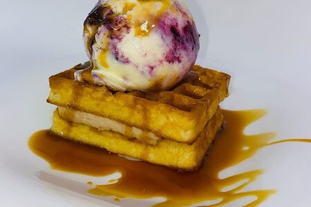 Вафля венская клубничная