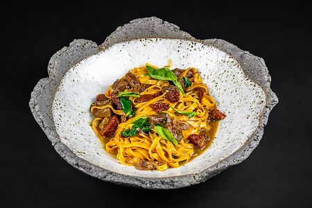 Паста с томленой телятиной