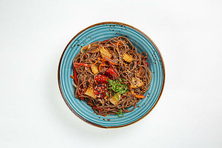 Соба с овощами и ананасом