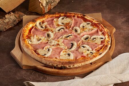 Пицца с ветчиной и грибами