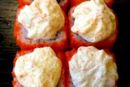 Ролл запеченный с лососем