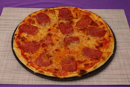 Пицца Салями пикантная