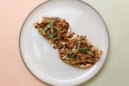 Брускетта с вешенками