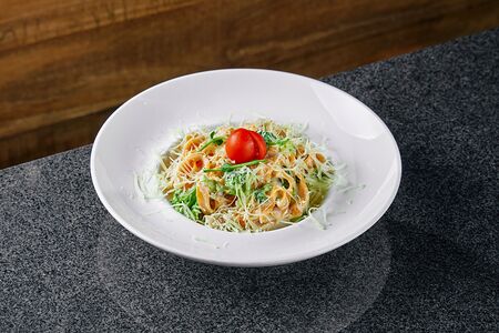 Морковные тальятелле с курицей и брокколи