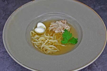 Куриный бульон с лапшой