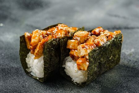 Гункан с угрем