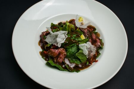 Стейк-салат с кониной на углях