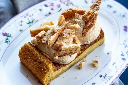 Тыквенный бисквит с кремом из варёной сгущёнки