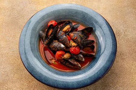 Мидии в соусе из томатов