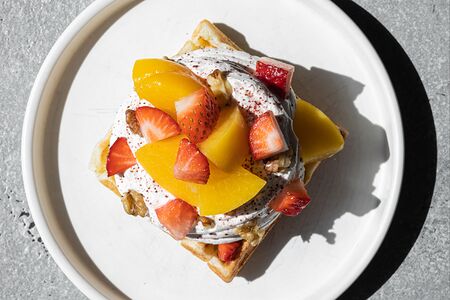 Венская вафля с клубникой