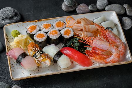 Ассорти суши, сашими, роллы Отсу