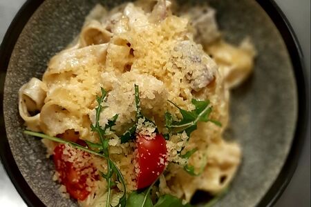 Паста с курицей и грибами