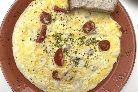 Омлет с черри и сыром