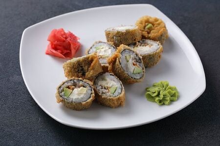 Горячий ролл с угрём