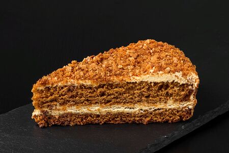 Пирожное Медовик