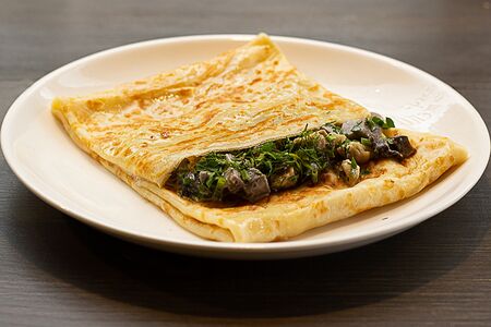 Блин с курицей и грибами в сливках