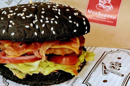 Блэкбургер с брусничным соусом