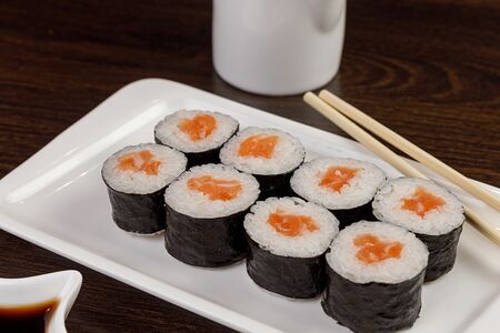 Ролл Сяке маки