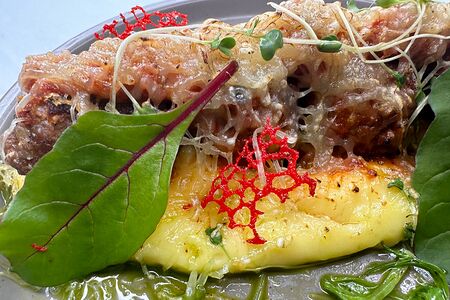 Фрикадельки в томатном соусе с картофельным пюре