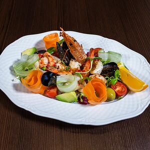 Салат с морепродуктами