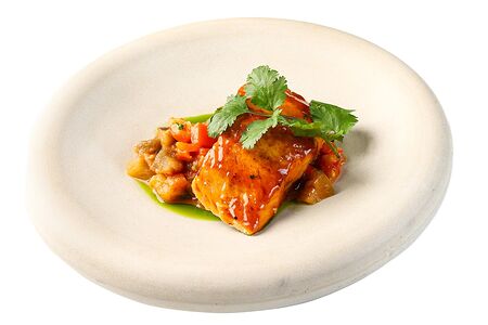 Морская форель с печеными овощами