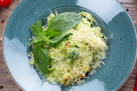 Паста с креветками и шпинатом