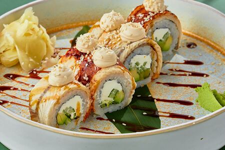 Филадельфия с угрем, дайконом и мороженным унаги