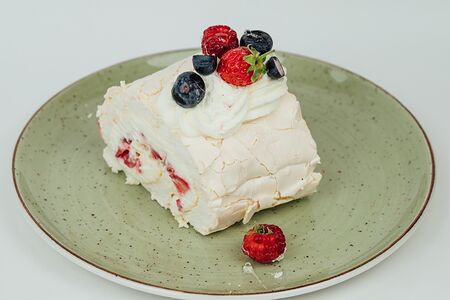 Меренговый рулет