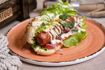 Хот дог сырный